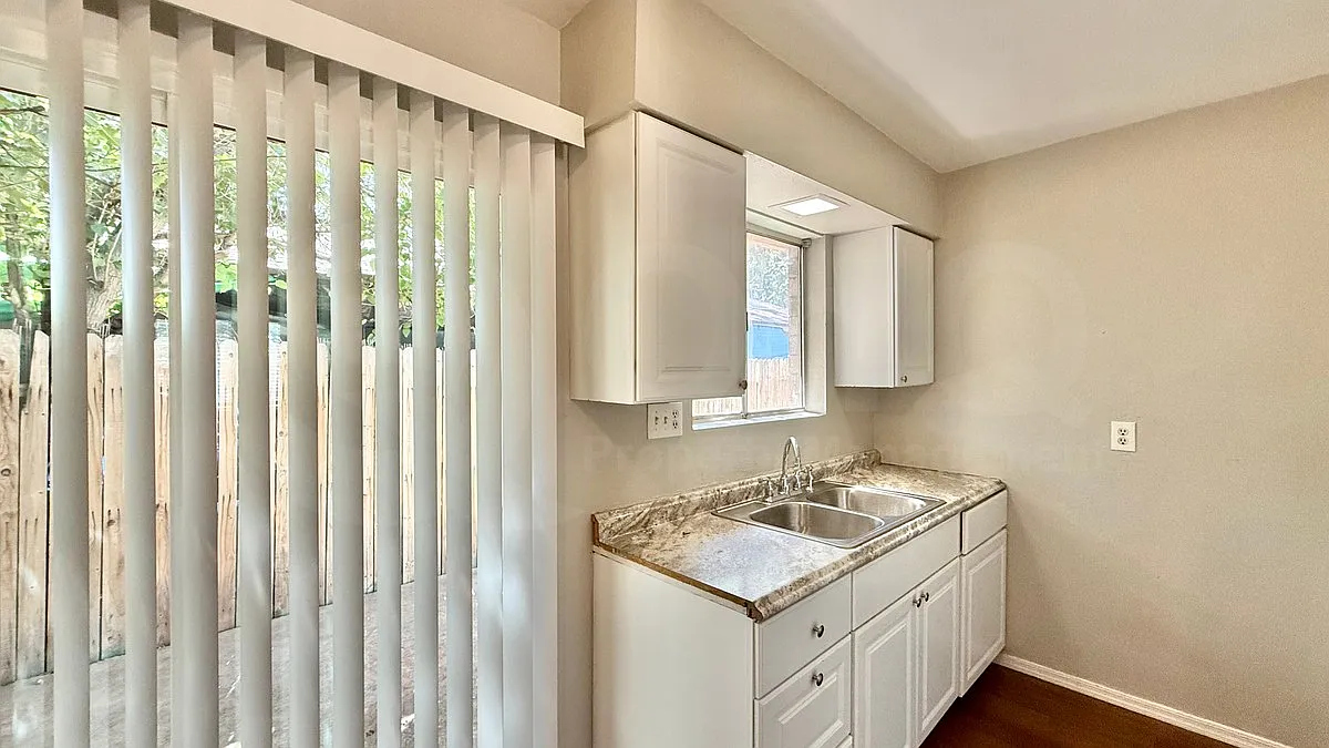 2 bed, 1.0 bath, 800 sqft, $1,049 — Photo 4
