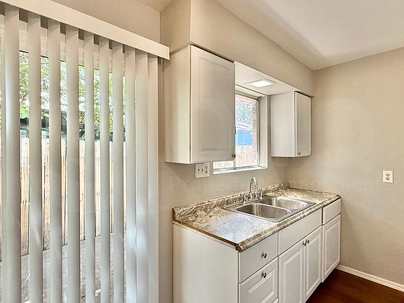 4th image of 2201 W Belmont Ave APT 4