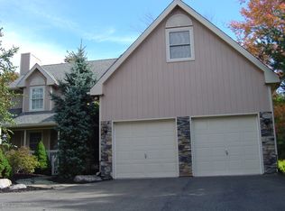 25 Wolf Hollow Rd, Lake Harmony, PA 18624