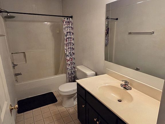 3rd image of 1340 W King St #202