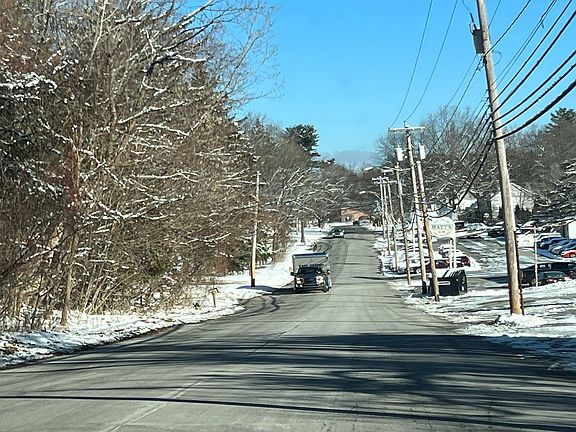 4th image of 305 Maple Ave