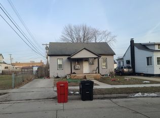 27228 Elmhurst St, Roseville, MI 48066