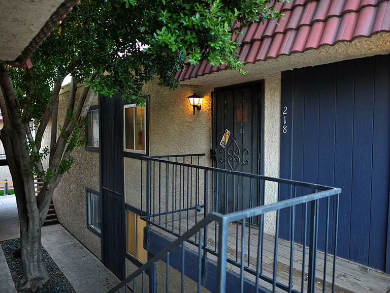 700 W University Dr #218 — Photo 2
