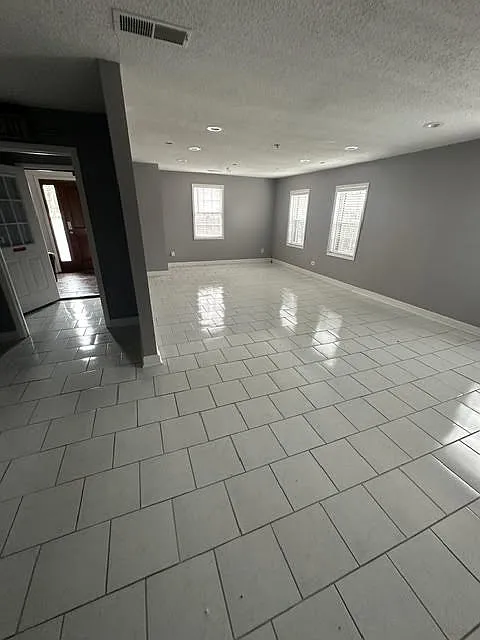 Studio, 1.0 bath, 1400 sqft, $2,000 — Photo 4