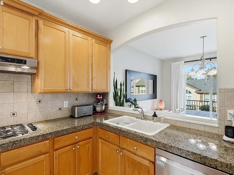 2442 NW Burnett St — Photo 12