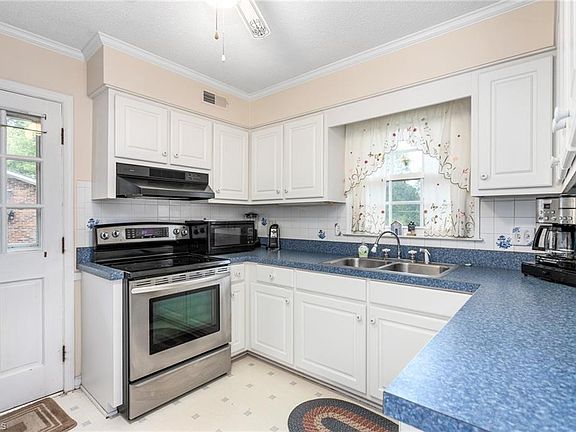 2nd image of 1609 Regency Dr