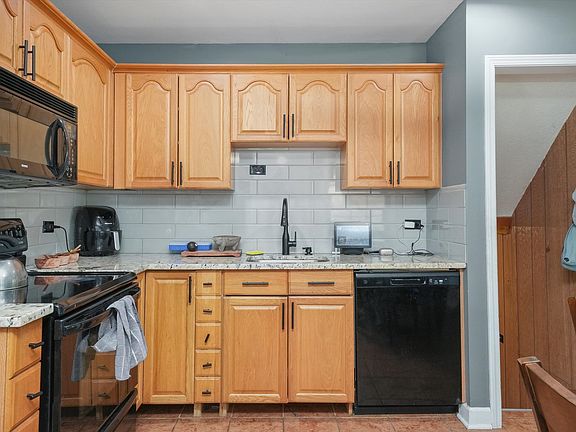 4th image of 716 W Green St