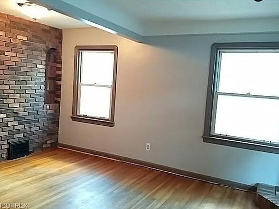 3rd image of 13816 Highlandview Ave