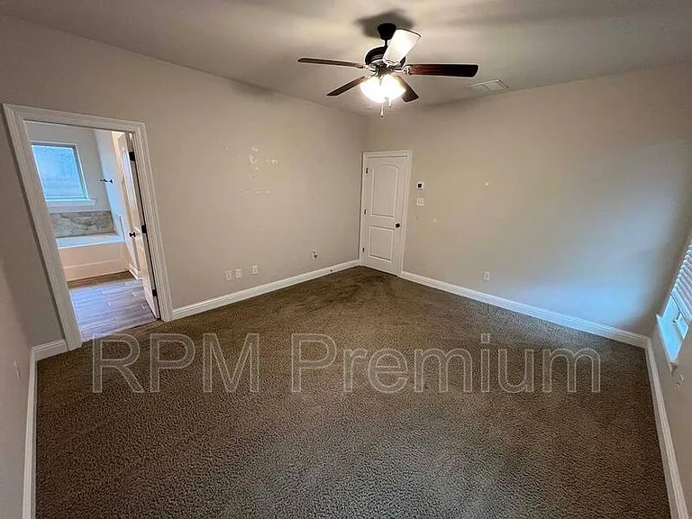6212 Lake Edge Dr — Photo 16