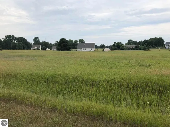 1007/1009 Pyrenees Dr, Weidman, MI 48893