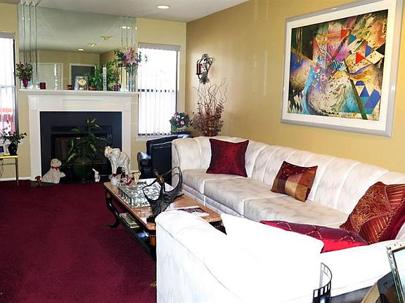 4th image of 394 Oak Knoll Dr