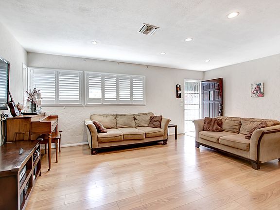 5th image of 4652 N Edenfield Ave