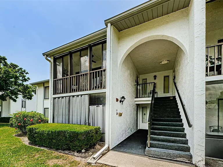 1151 Pine Ridge Cir W #F1 — Photo 4