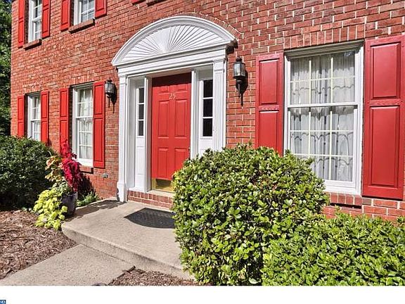3rd image of 25 Crestview Dr