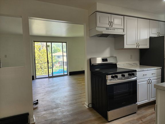 4th image of 370 Robert Dr APT 5