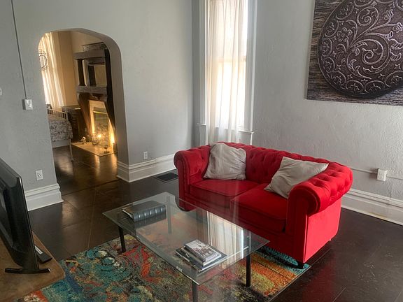 Spacious living room