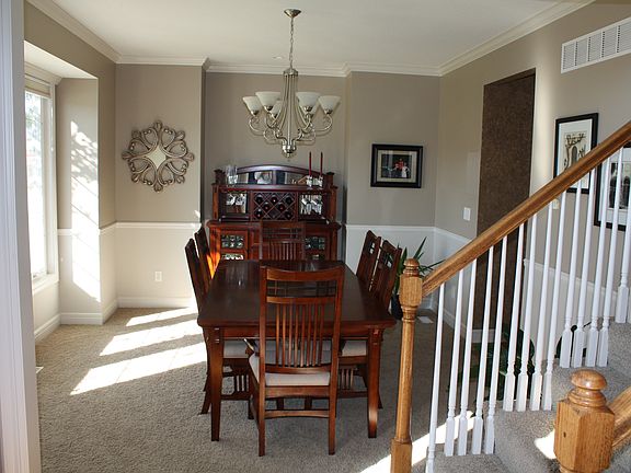 2nd image of 625 NE Twin Brook Dr