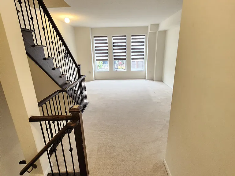 527 Old Harwood Ave E — Photo 11