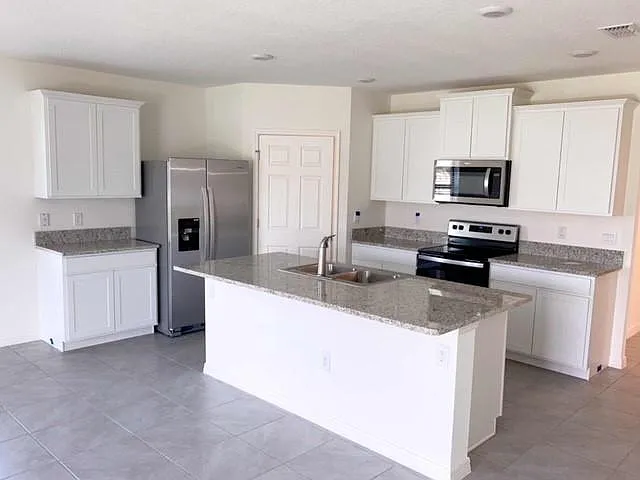 1844 Capital Dr — Photo 3
