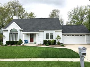 1292 Blue Dahlia Rd, Oconomowoc, WI 53066