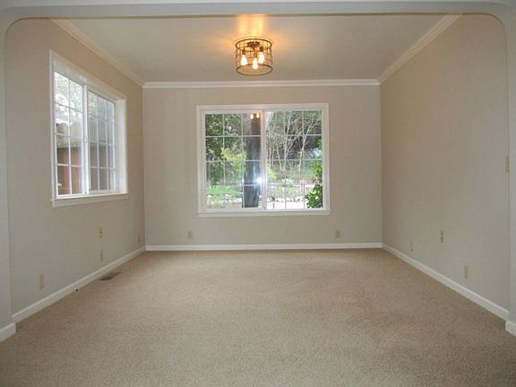 4th image of 25 Madrone Ave