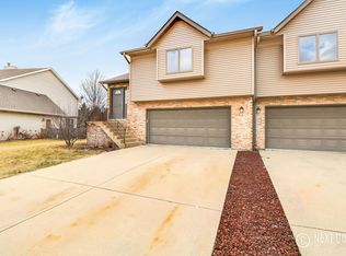 404 Flanagan Cir UNIT A, Minooka, IL 60447