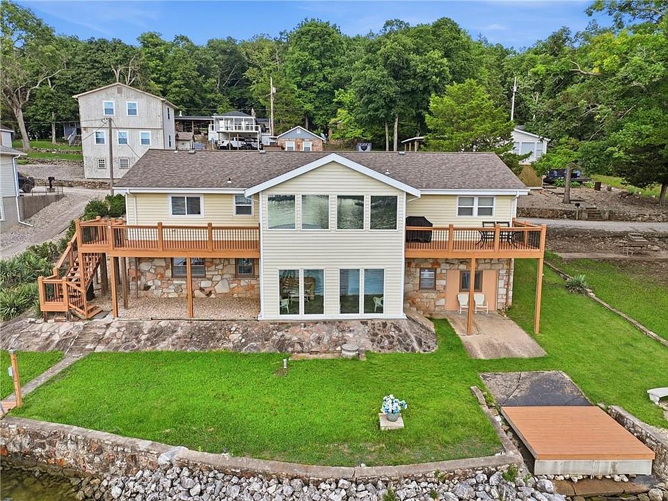 1st image of 380 Fischer Point Dr
