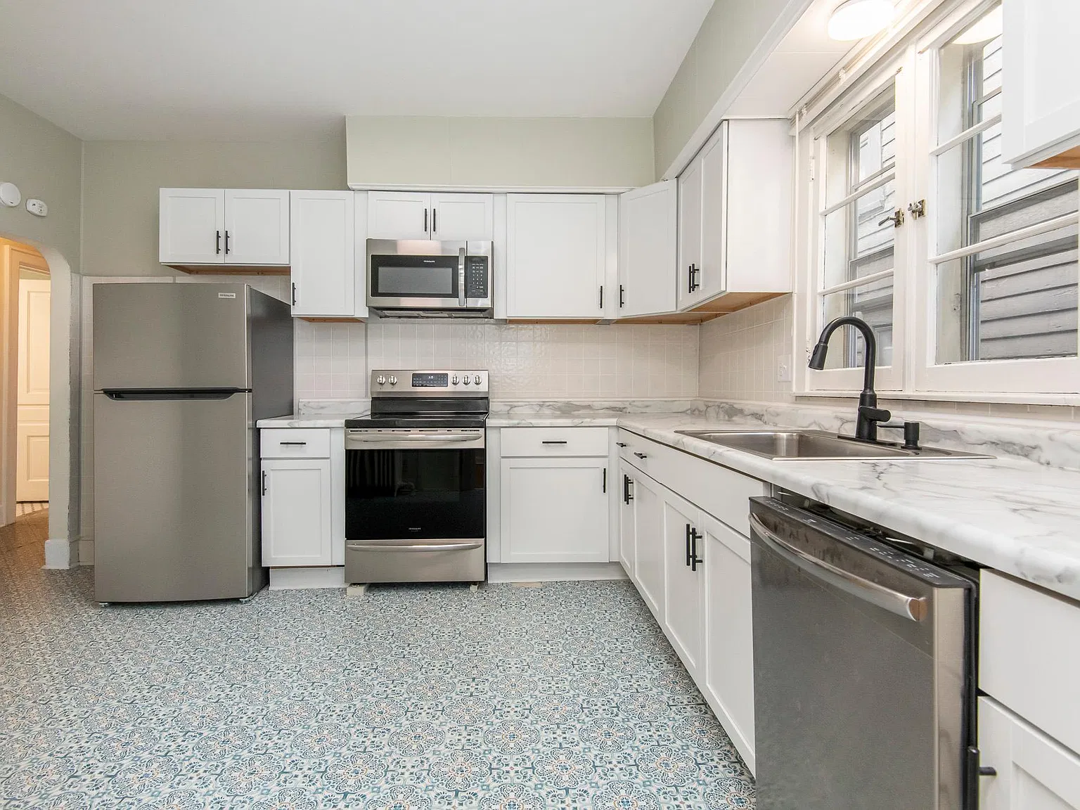 3 bed, 1300 sqft, $1,795 — Photo 1