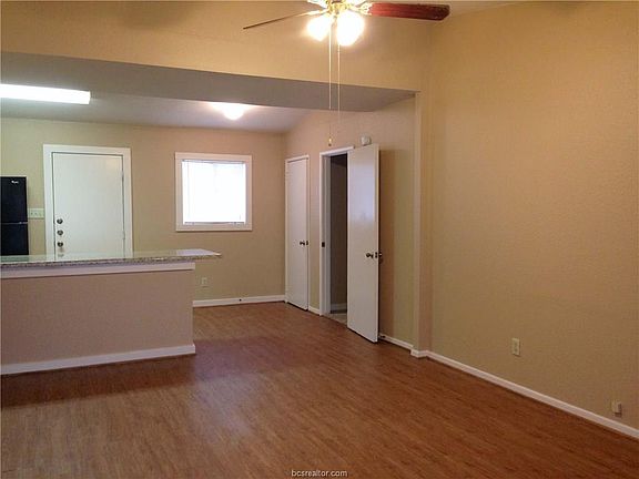 4th image of 4004 Glenn Oaks Dr
