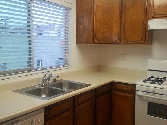 3rd image of 125 Olive St APT 207