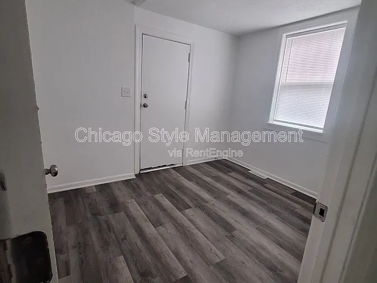 320 W 16th St #1 — Photo 8