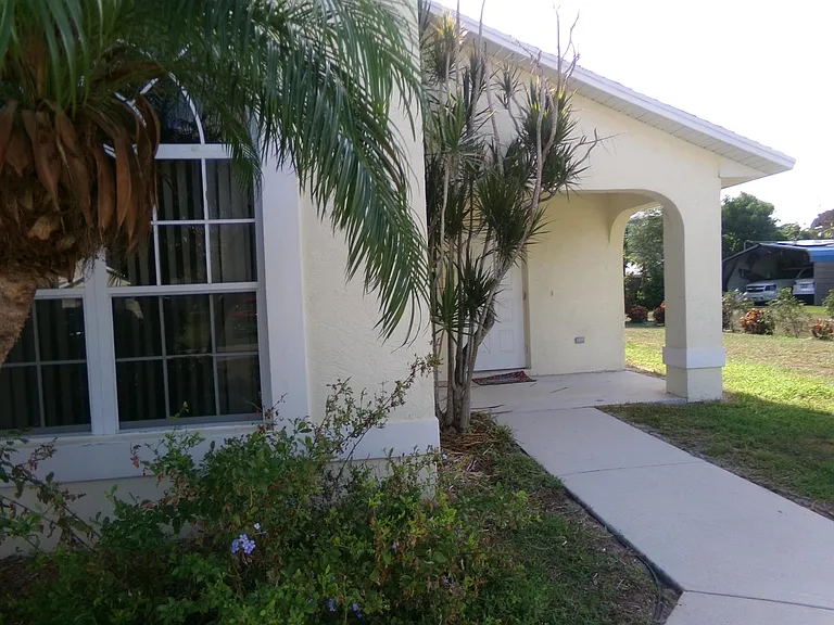 3014 SW Segovia St — Photo 2