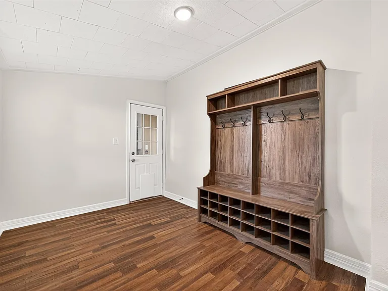 8111 Main St — Photo 22