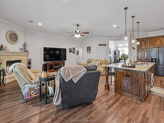 4th image of 1213 Brunswick Ct