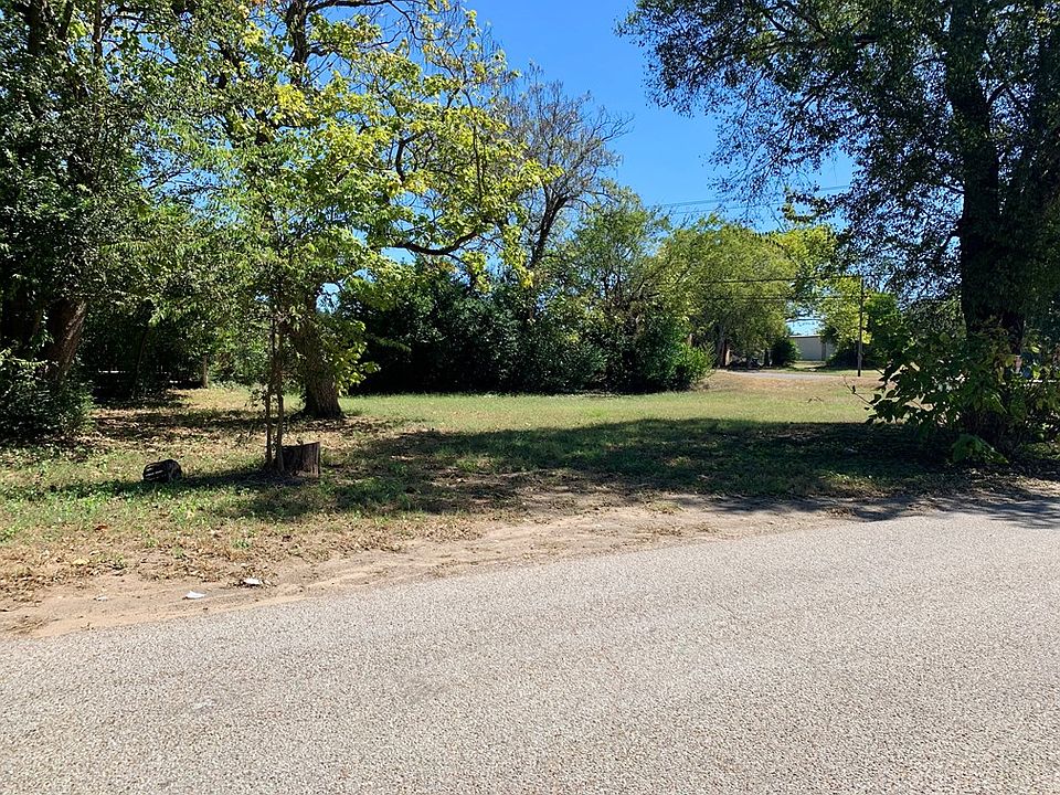 2nd image of 906 W Corsicana St