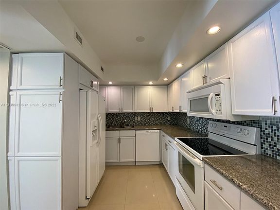 4th image of 5600 Collins Ave APT 9Y