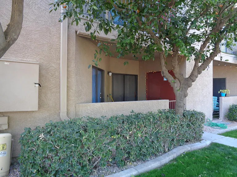 E Highland Ave — Photo 11