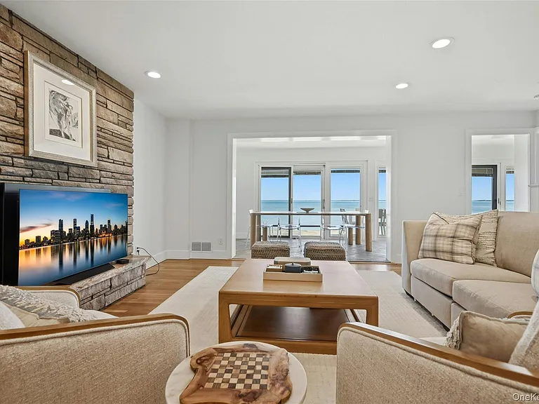 8908 Peconic Bay Blvd — Photo 4