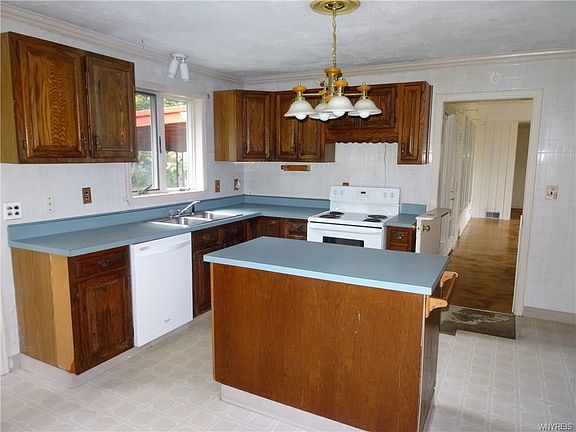 4th image of 8375 Vernon Cir