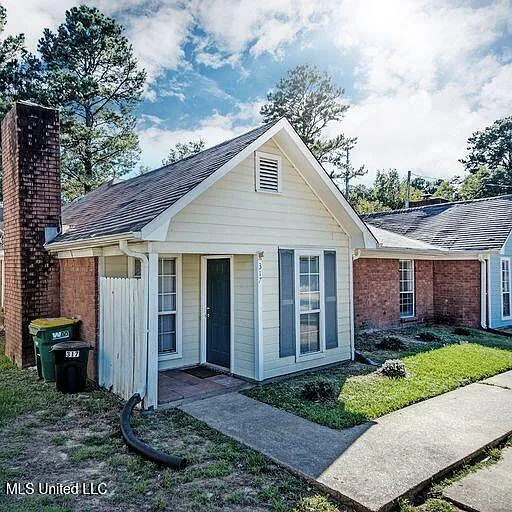 2 bed, 2.0 bath, 1200 sqft, $1,700 — Photo 2