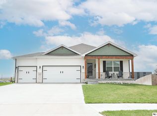 410 N 10th Ave, Springfield, NE 68059