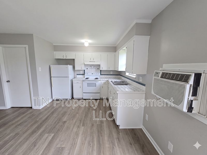1st image of 200 Rue Basin #4