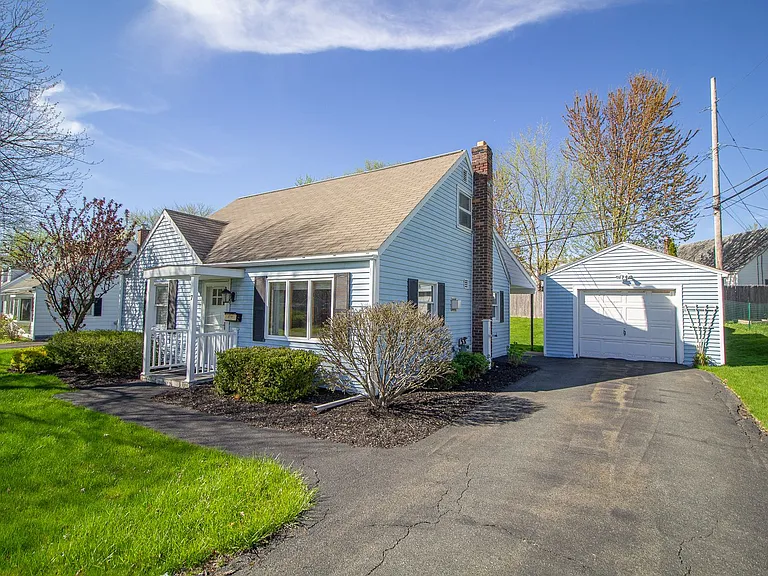 7 David Rd — Photo 2