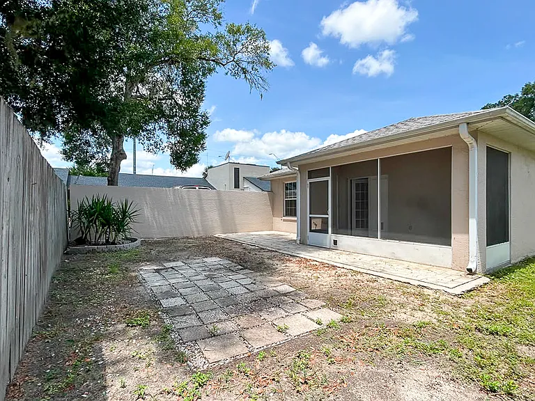 3620 NE 20th Pl — Photo 4