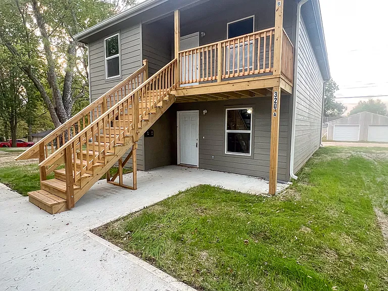 320 W South St — Photo 7