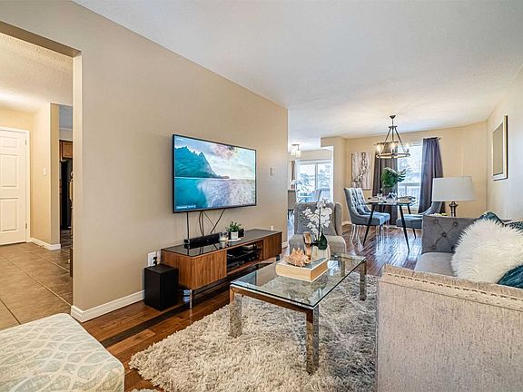 5th image of 24 Clairfields Dr W
