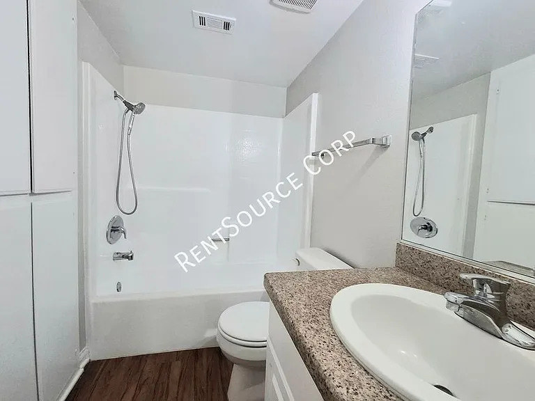 5525 Canoga Ave #123 — Photo 20