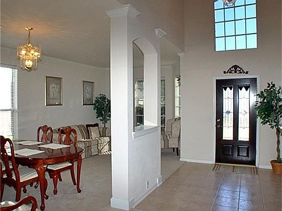 3rd image of 2712 Sunnyside Ln