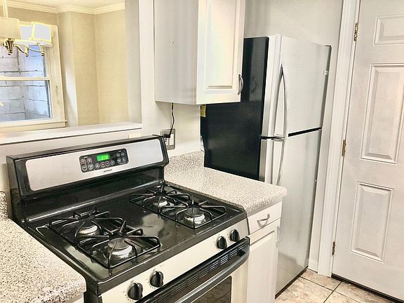 4th image of 2977 Lookout Pl NE Unit 2