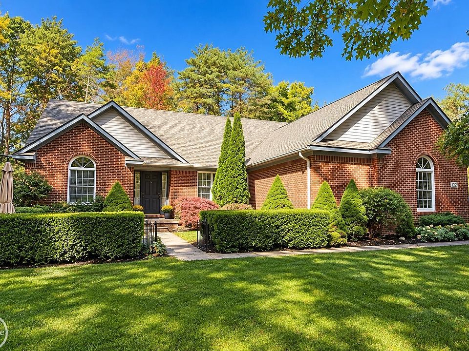 1st image of 122 Howland Pines Dr
